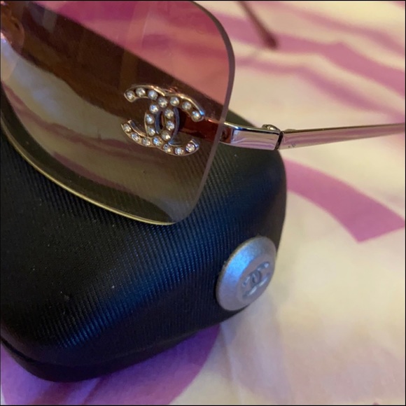 RARE AUTHENTIC VINTAGE CHANEL Y2K CRYSTAL CC RIMLESS SUNGLASSES ⭐️⭐️⭐️⭐️⭐️ - Picture 5 of 16